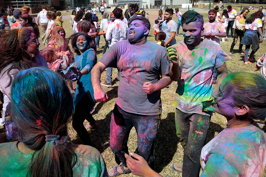 Students celebrating HoliFestival