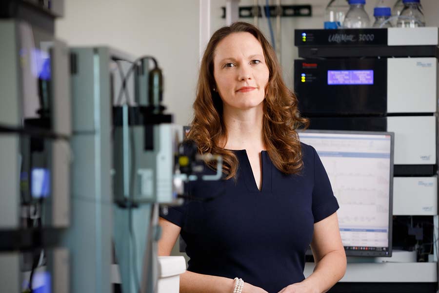 Dr. Rebekah Gundry in a lab.