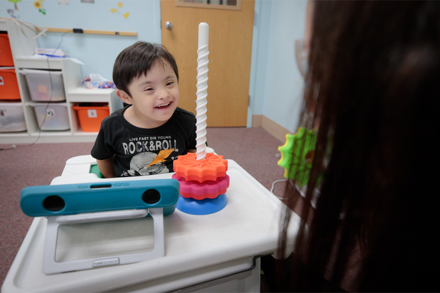 An MMI patient works with a student