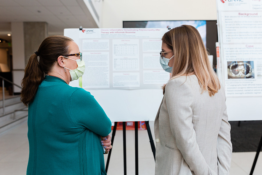 Internal Medicine resident Jessica Larson, MD, presenting her poster