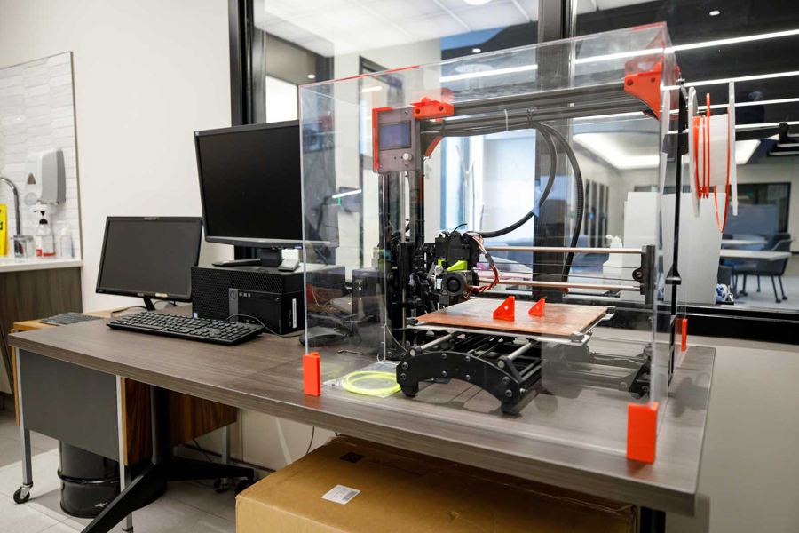 3D printer and computer workstation