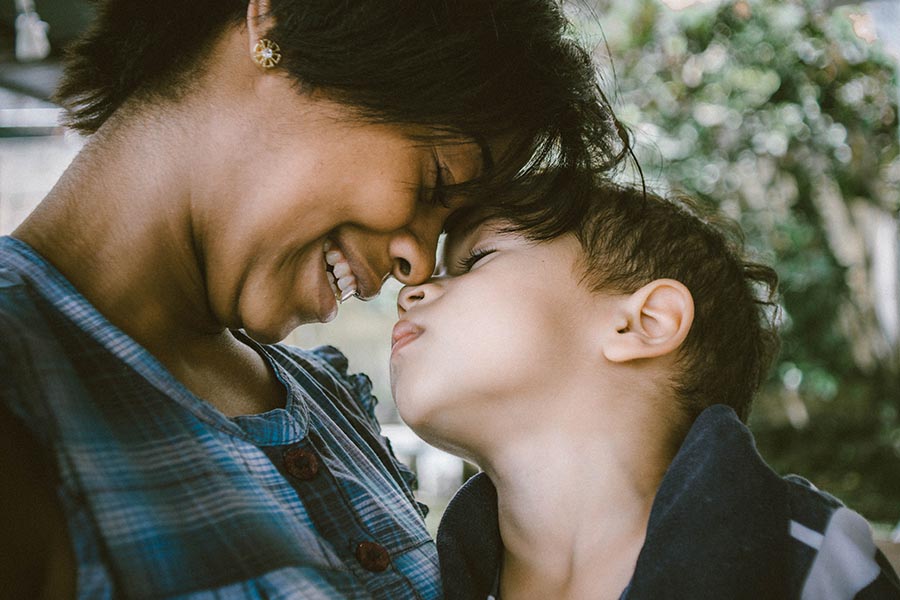 Parent smiling nose to nose with child, Bruno Nascimento - Unsplash.