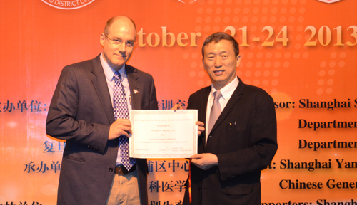 Ken Bayles, Ph.D., (left) and Gang Pei, president of Tongji University.
