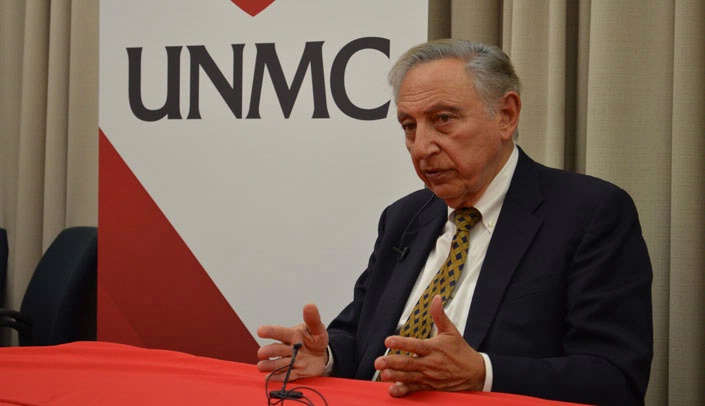 Famed HIV/AIDS researcher Robert Gallo, M.D., spoke at UNMC this week. Dr. Gallo, the scientist who co-discovered that the human immunodeficiency virus (HIV) was the responsible infectious agent for AIDS, delivered the Carol Swarts, M.D., Distinguished Lecture.