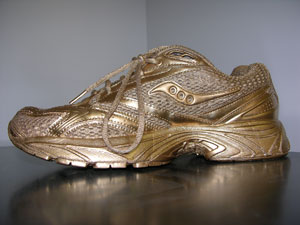 Spray paint deals running shoes