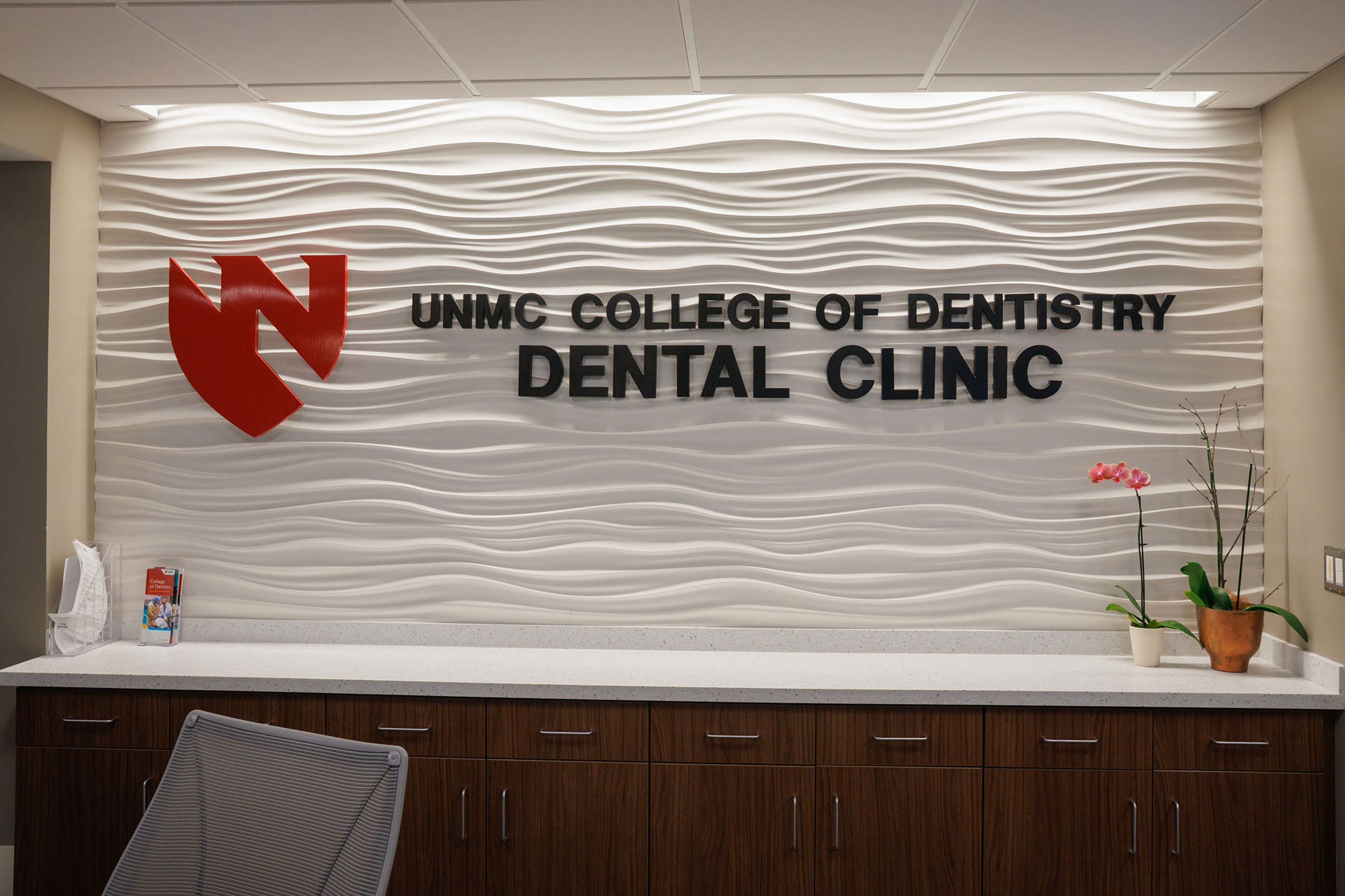A sign that says UNMC College of Dentistry Dental Clinic