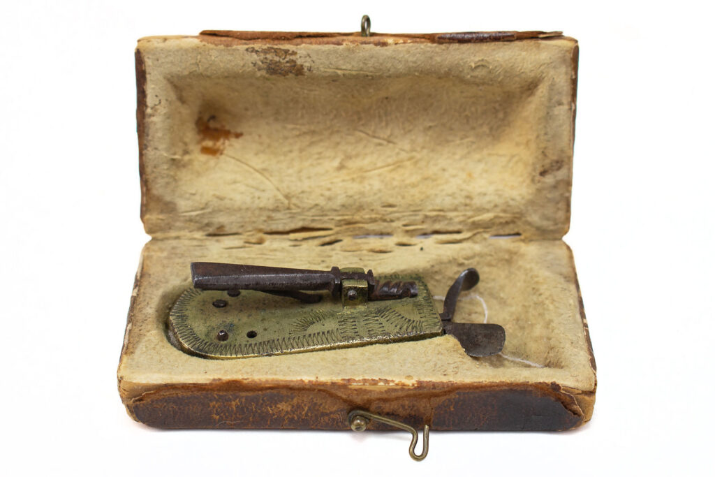 A lancet for bloodletting