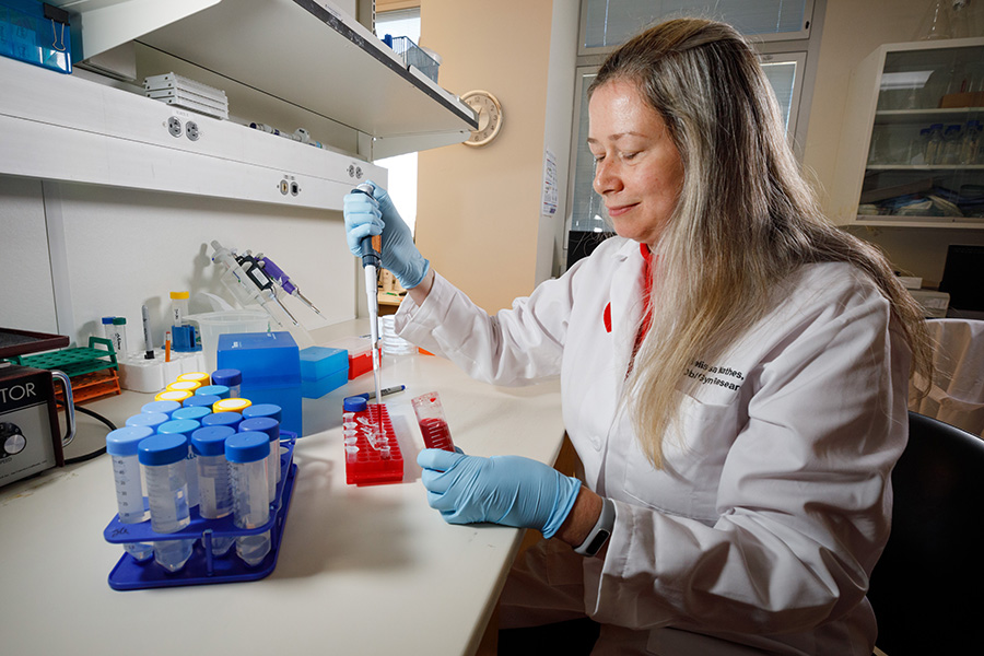 Dr. Lynda Harris performing research in her lab