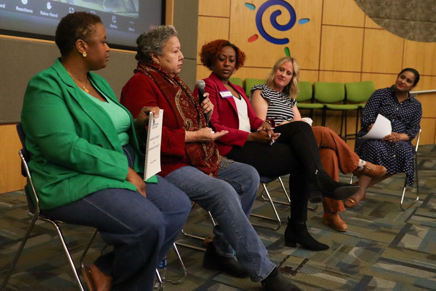 panel discussion holds discussion at conference