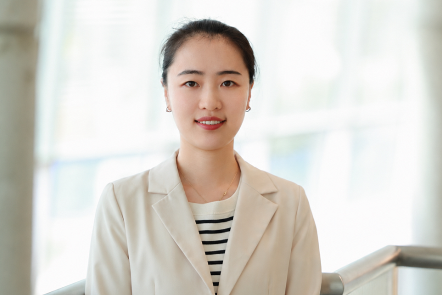 headshot of Xiaoqing Du