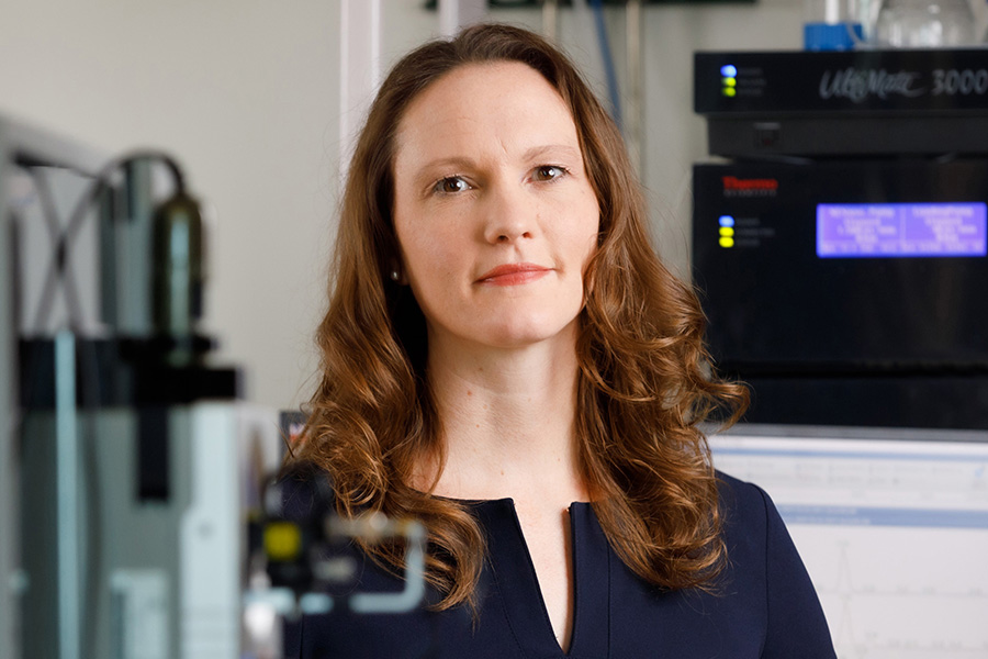 Dr. Gundry poses in her lab for a headshot