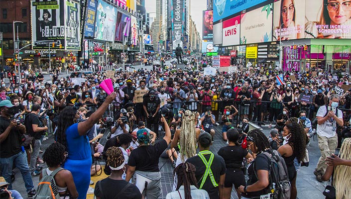 Photo of large crowd in New York City