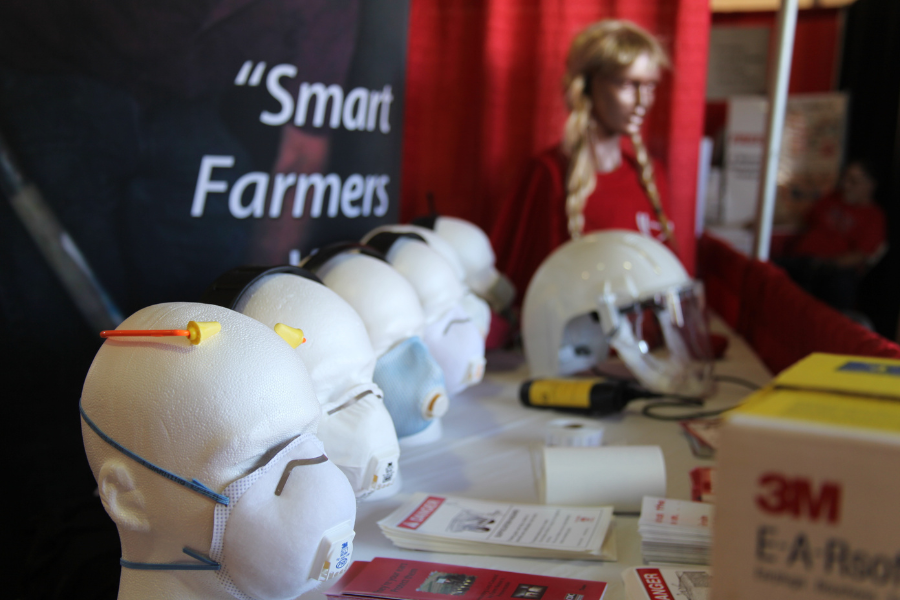 Table display of respiratory masks 