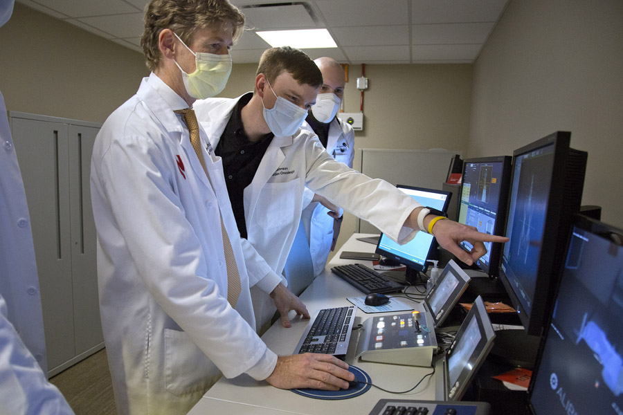 Dr. Wahl and residents at linacs computer