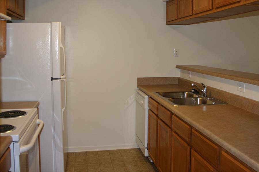 602-608 1 bedroom kitchen